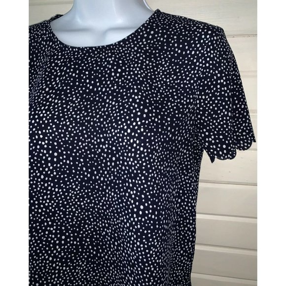 Banana Republic Sz PETITES XS Navy Scattered Dots Print Scalloped S/S Top EUC - Picture 1 of 8